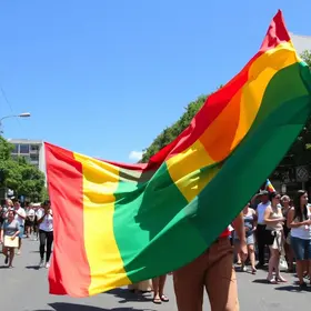 13ª Parada do Orgulho LGBTQIAPN+ de Alagoinhas é aberta com serviços, cultura e garantia de direitos
